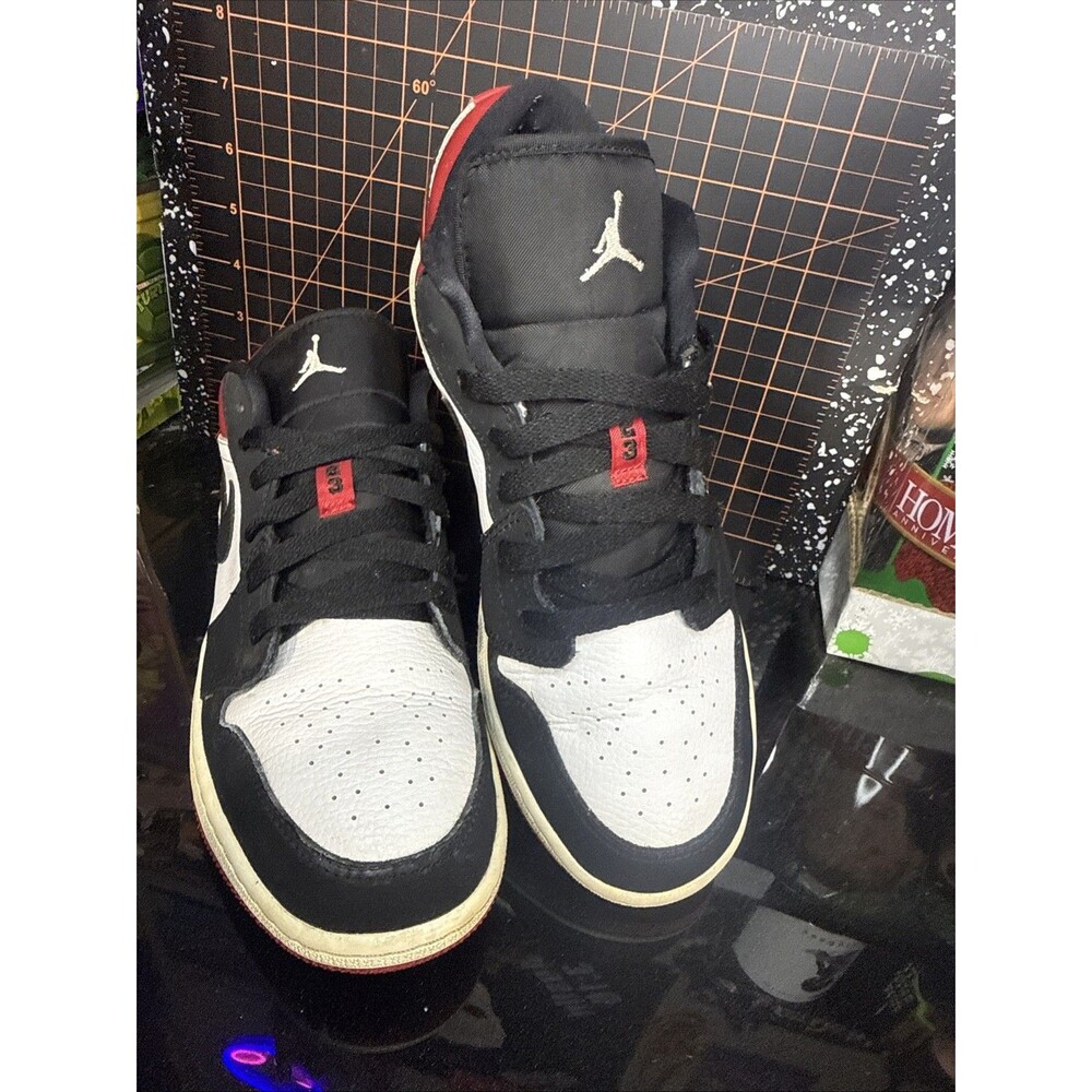 Air Jordan 1 Mid Black Toe Chicago 553560-116 Youth 7Y Mens 7  Women’s 8.5 !